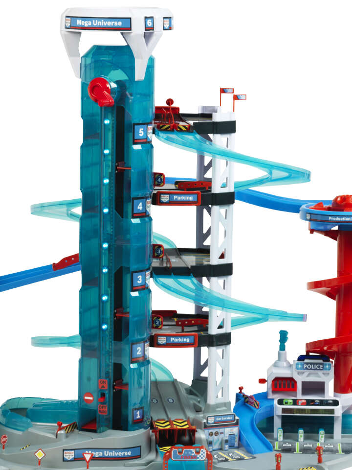 klein Parkhaus BOSCH Car Service Mega Universe